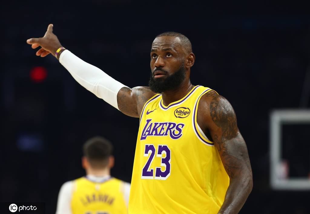 圣诞大战前瞻：詹杜对话再成焦点 库里直面魔鬼定律